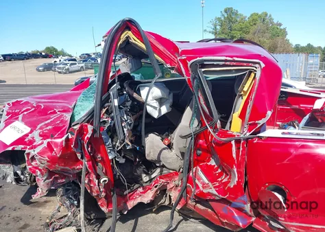 1999 Chevrolet Silverado 1500 Ls z USA, uszkodzony, nr VIN 2GCEC19T3X1244935